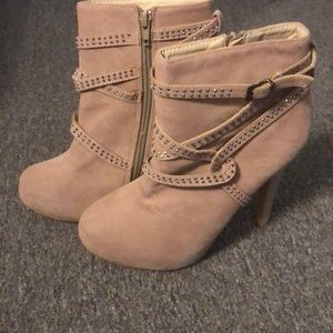Heeled boots
